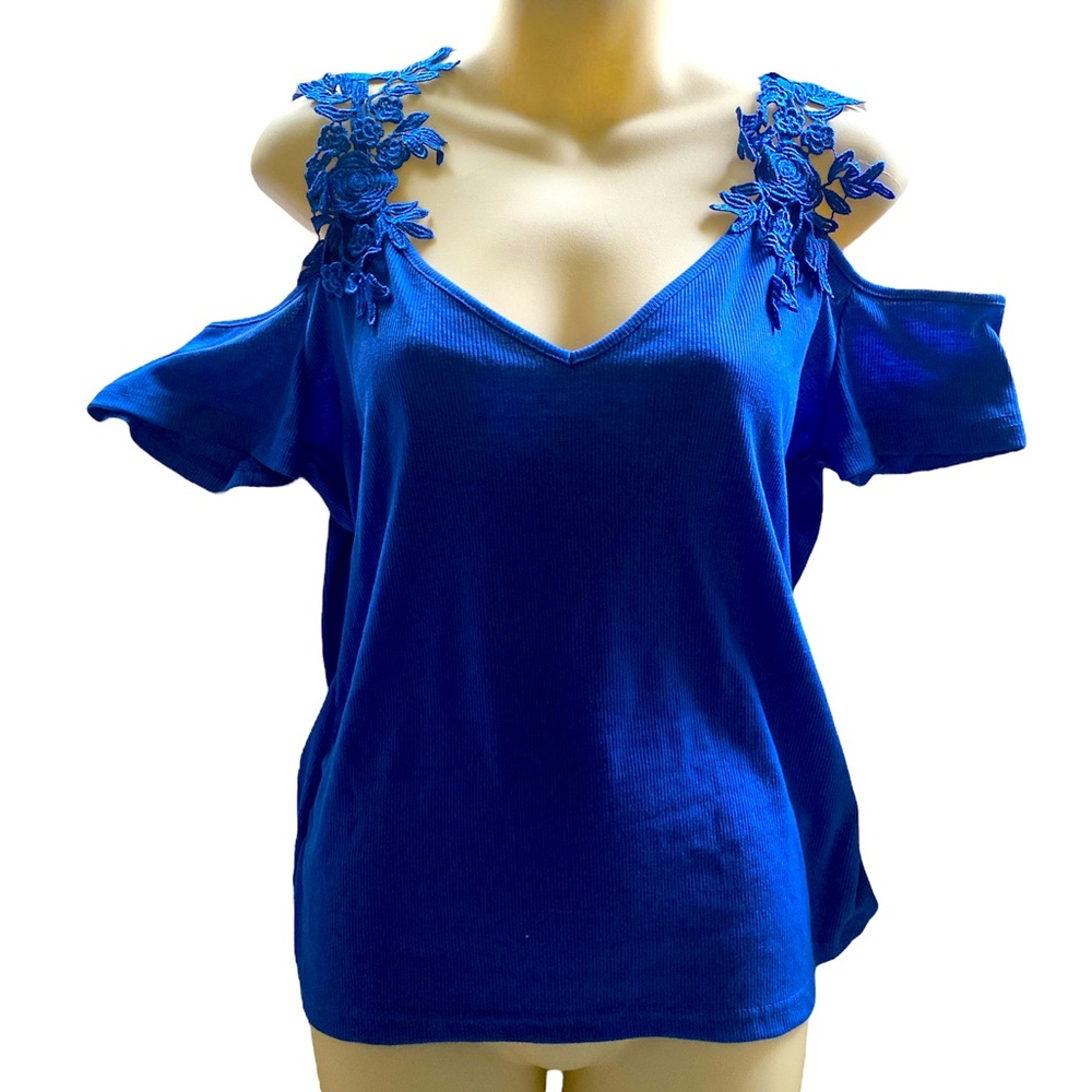 Woman’s cold shoulder top